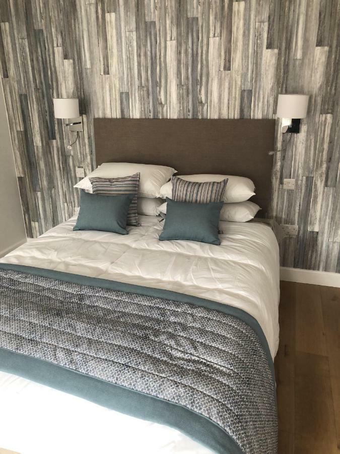 Hamilton Arms Suites Midhurst Bagian luar foto