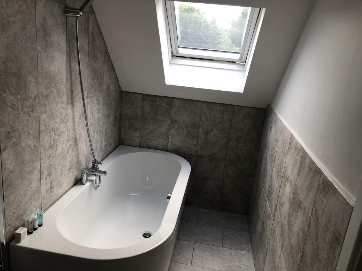 Hamilton Arms Suites Midhurst Bagian luar foto